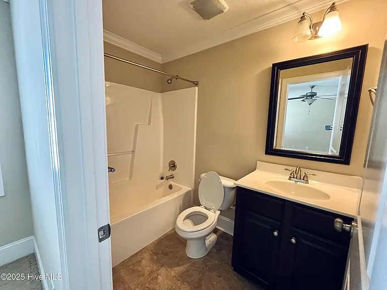 1860 Cambria Dr #B — Photo 15