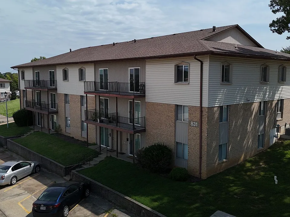 831 Southwest Blvd #T