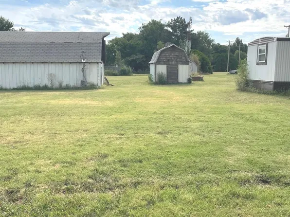 704 Ash St #704, Harper, KS 67058
