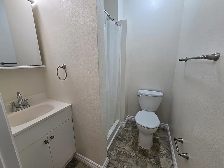 121 1/2 N Glassell St #7 — Photo 8