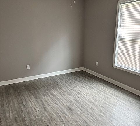 5th image of 125 Eden Park Dr