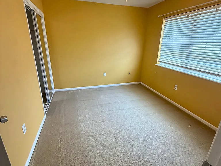 248 Oxford Ct — Photo 14