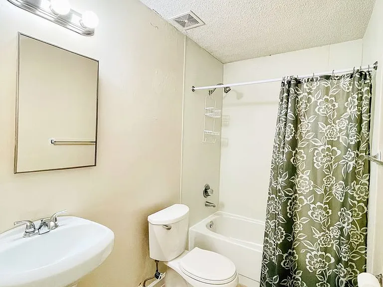 632 Carnathan Ct — Photo 7