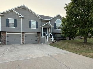 9025 SW 10th St, Blue Springs, MO 64015