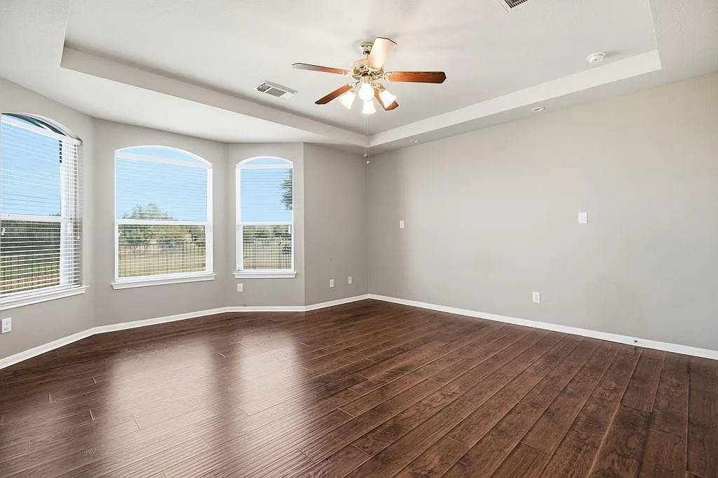4 bed, 2.5 bath, 2652 sqft, $2,700 — Photo 2