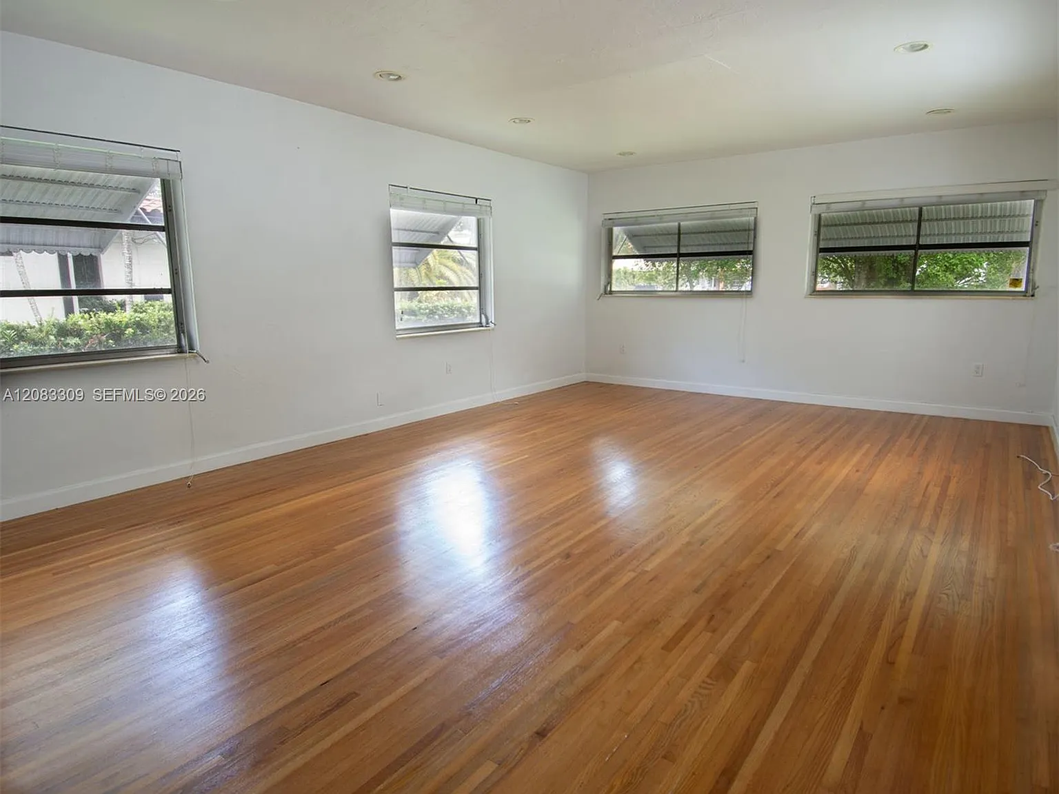 Coral Way Heights — Photo 2