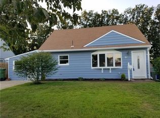 51 Kendall Dr, Parlin, NJ 08859