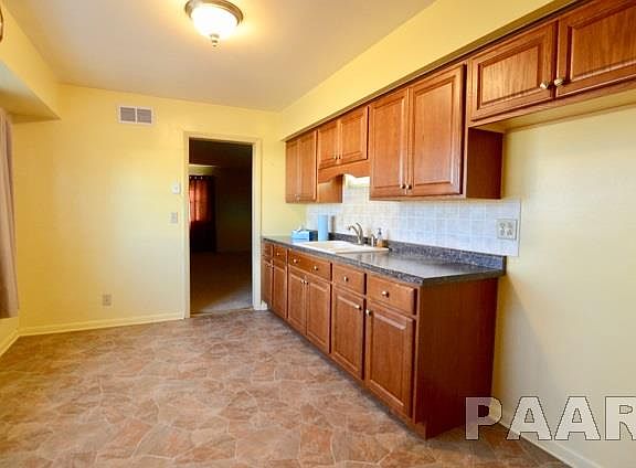 5th image of 14 Sherry Ln