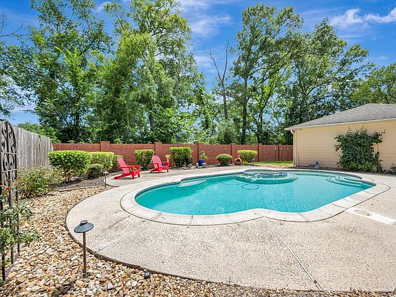 2nd image of 4306 Island Hills Dr