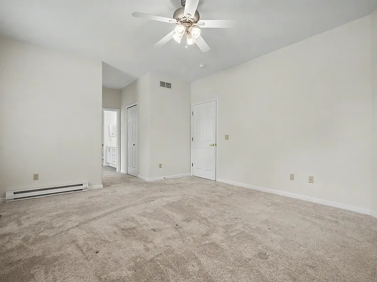 1379 E Main St — Photo 14