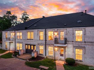 4392 Chateau De Ville Dr APT E, Saint Louis, MO 63129