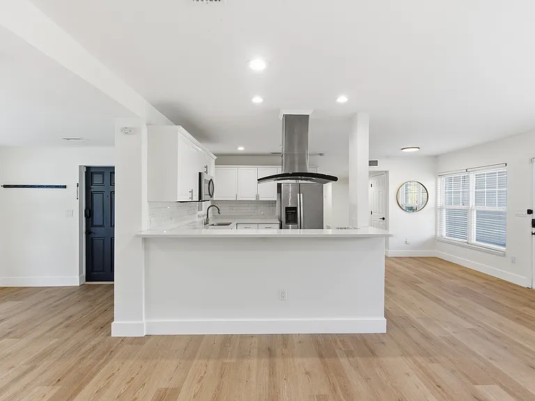 327 Sunny Ln — Photo 19