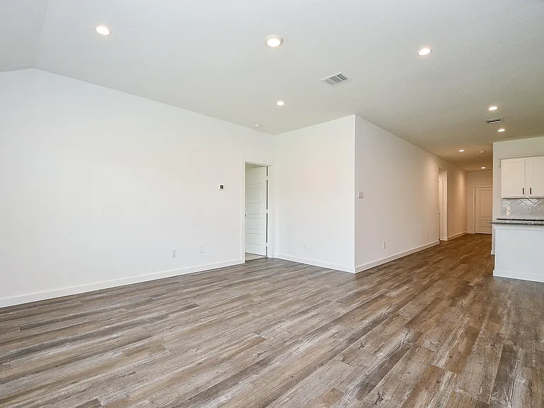 1115 Yaupon Dr — Photo 11
