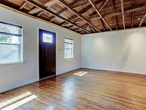 2nd image of 2619 Oxford St
