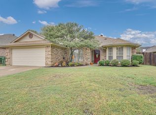1509 Lincoln Dr, Mansfield, TX 76063