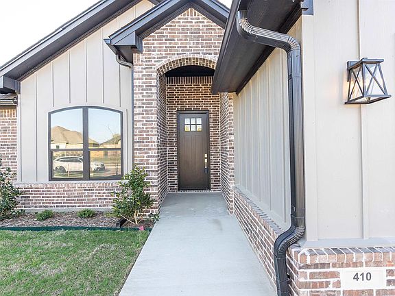 2nd image of 410 Bluebonnet Cir