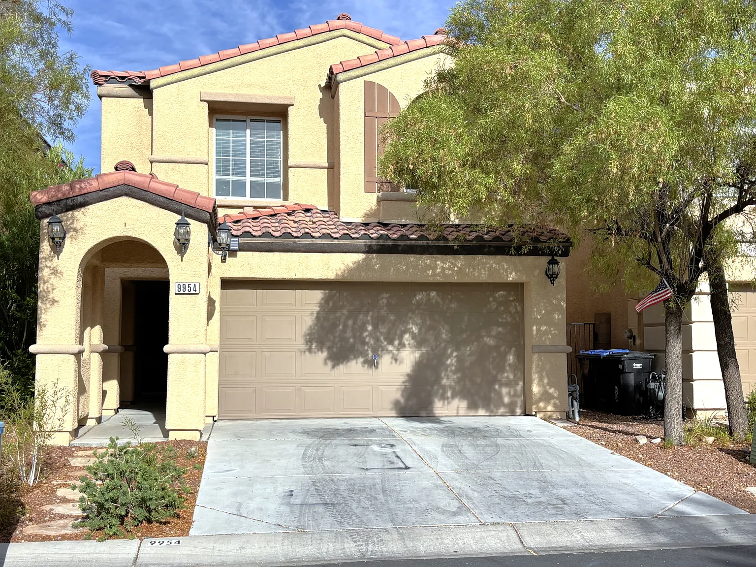 3 bed, 1569 sqft, $1,950 — Photo 1