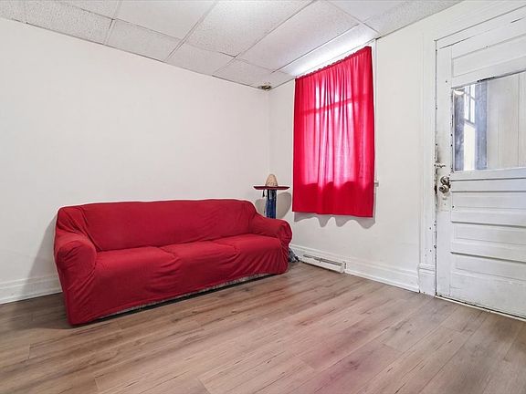 4th image of 2902 Garbett St