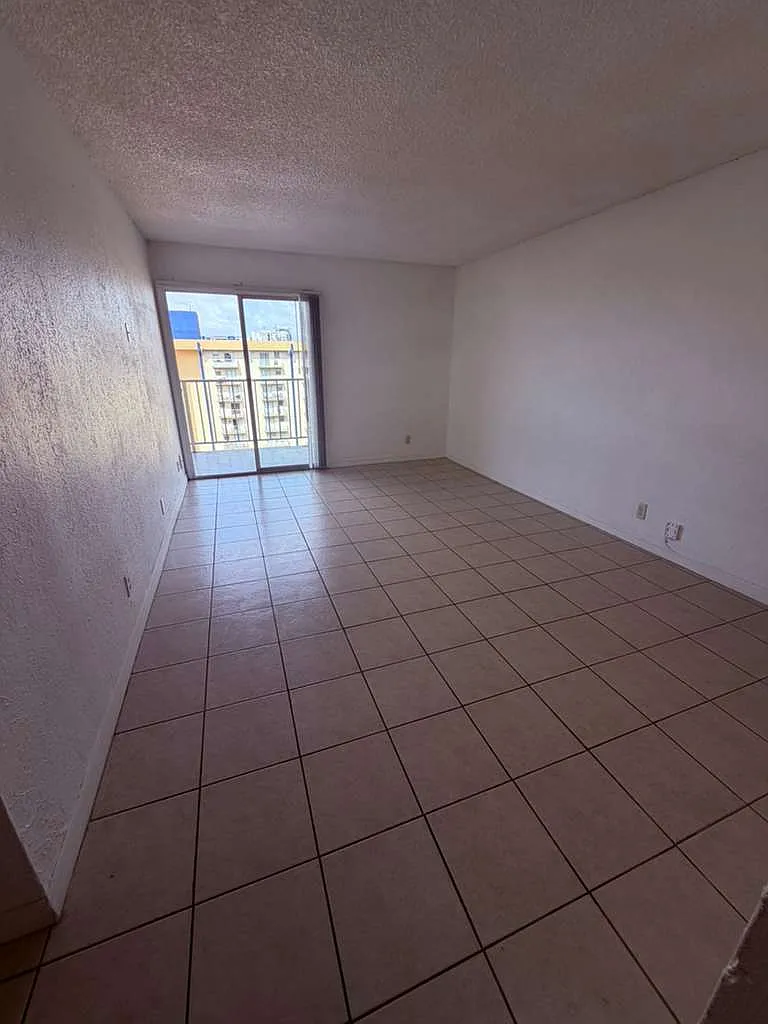 Building Photo - 4550 NW 9th St #911E