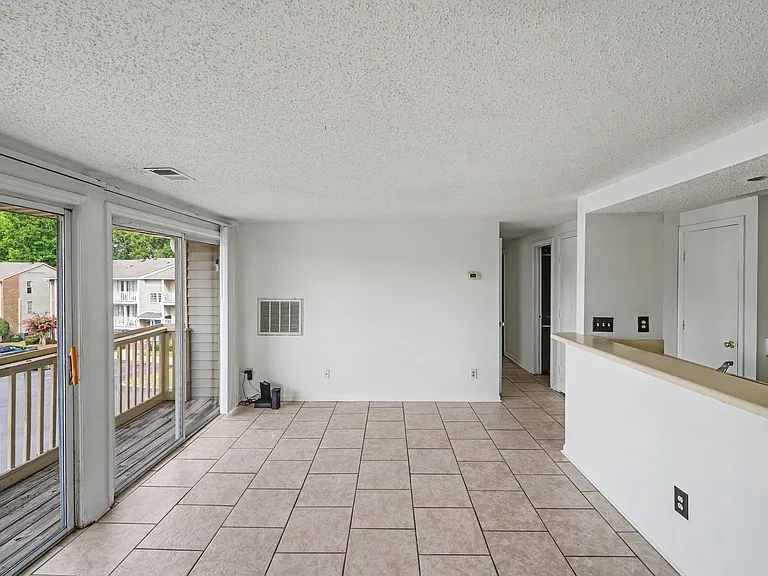 1624 Arlyn Cir #J — Photo 17