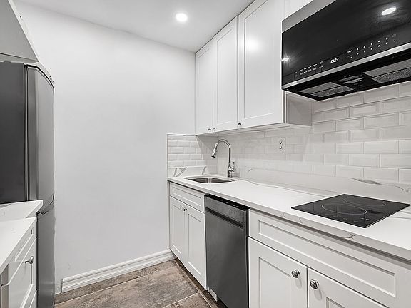 5th image of 10 Christopher St APT 6B