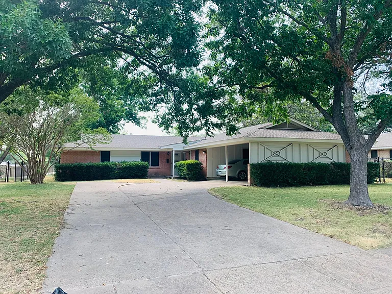 1213 Hampshire Ln #A — Photo 1