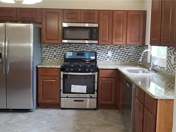 4th image of 104 Parkdale Dr