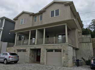 46 Ashwood Rd #B, Port Washington, NY 11050