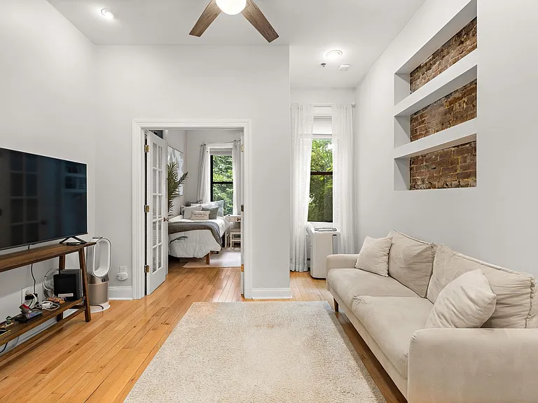 805 Park Ave #1R — Photo 2