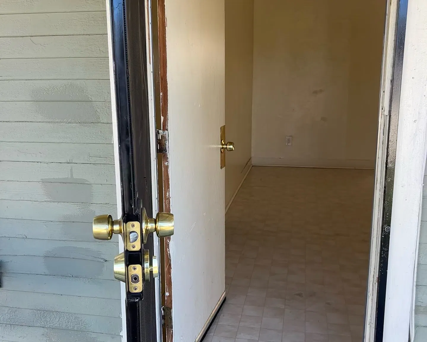 963 Herrington Ave — Photo 3