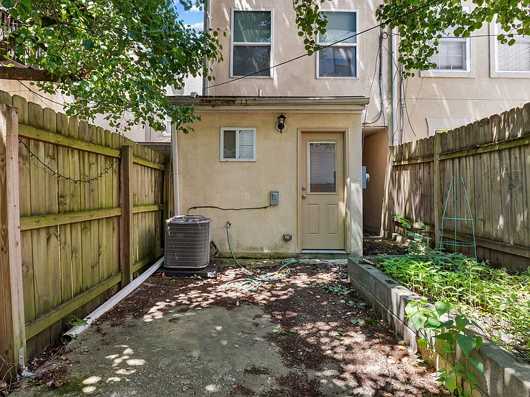 513 S Chester St — Photo 26