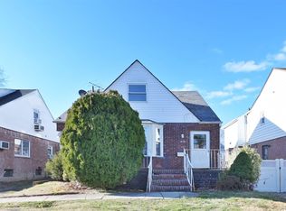 6732 182nd St, Flushing, NY 11365