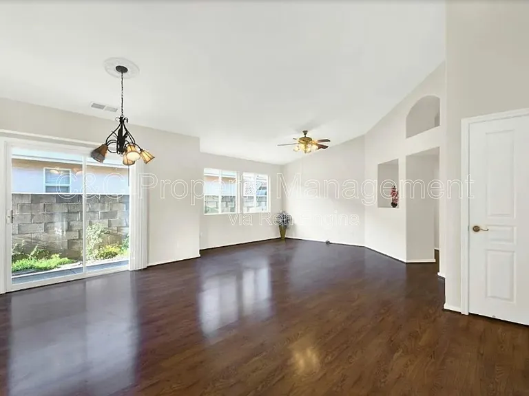 242 Bartlett Ln — Photo 8