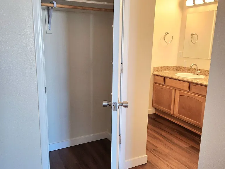 212 San Clemente Ave NW — Photo 15