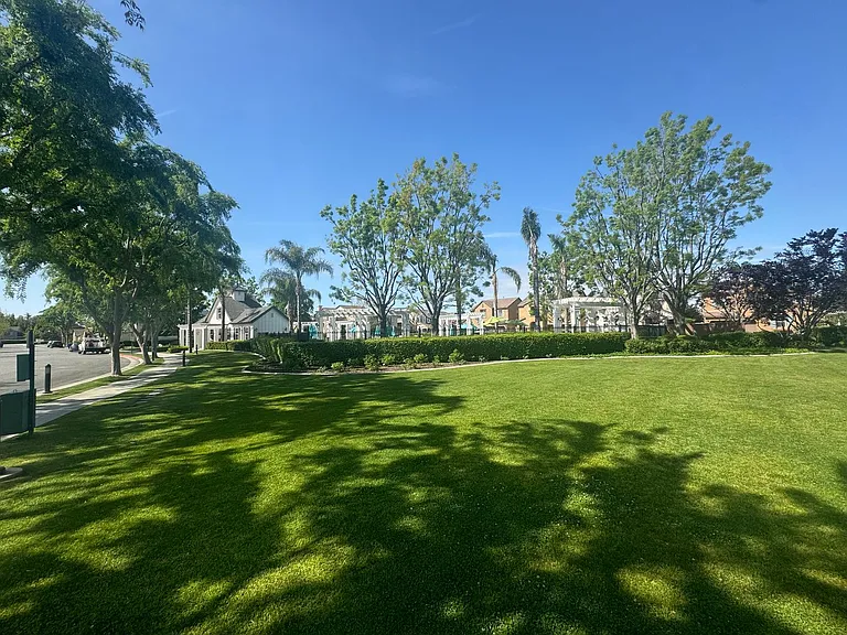 1925 Holt Rinehart Ave — Photo 5