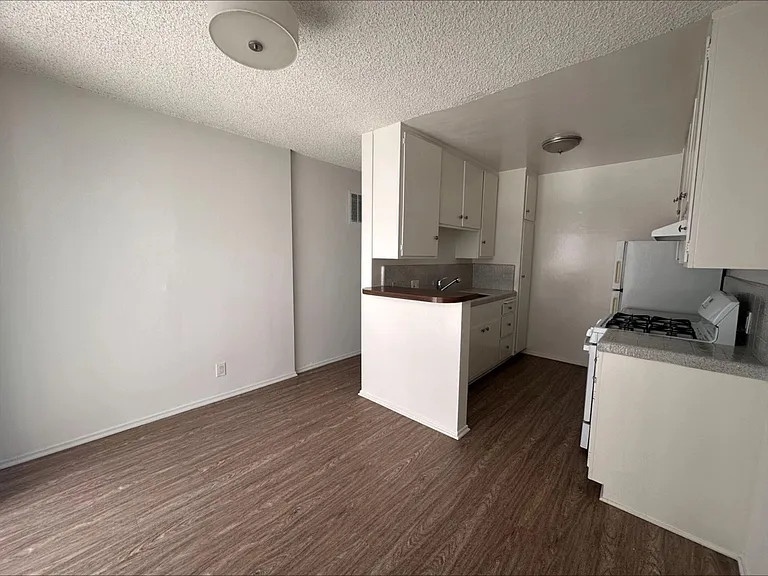 1953 Overland Ave #3 — Photo 11