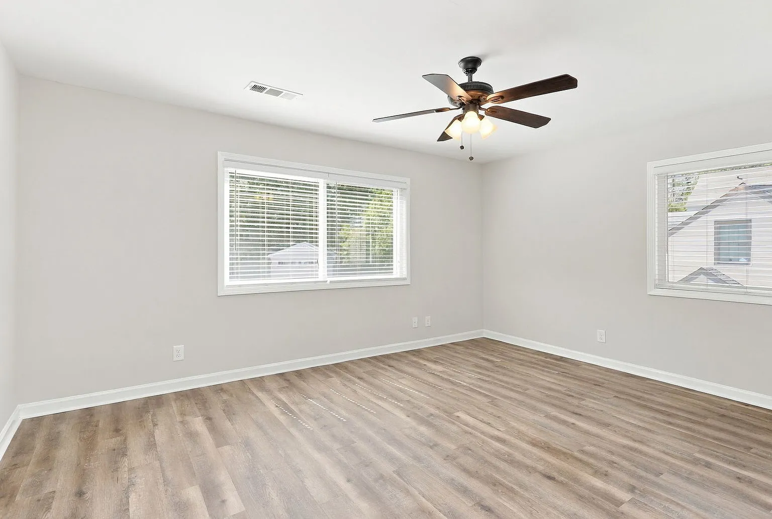 1 bed, 1.0 bath, 600 sqft, $1,295 — Photo 2
