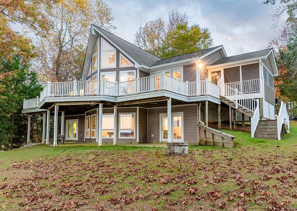 1st image of 734 Vincent Ln