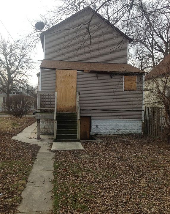 2nd image of 246 W 104th Pl