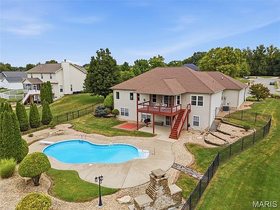 3rd image of 323 Kings Ridge Blvd