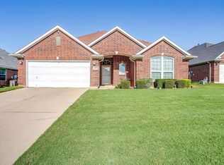 6121 Huntington Dr, Haltom City, TX 76137