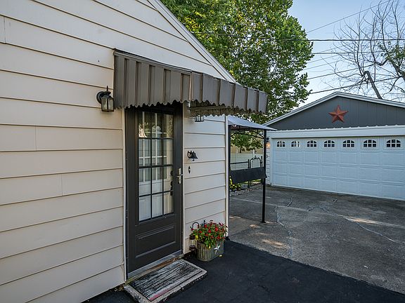 4th image of 4874 Rainier Dr