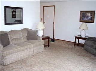3rd image of 3032 Chickasaw Ln
