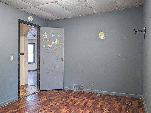 3rd image of 44 Parkview Ave