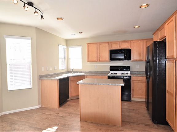 5th image of 723 Aloe Yucca Ave