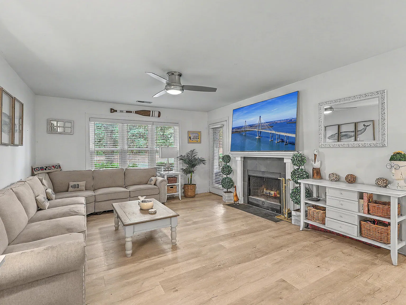 3 bed, 2.0 bath, 1329 sqft, $2,800 — Photo 3