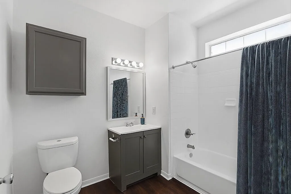 Almeda Park Apartments — Photo 3