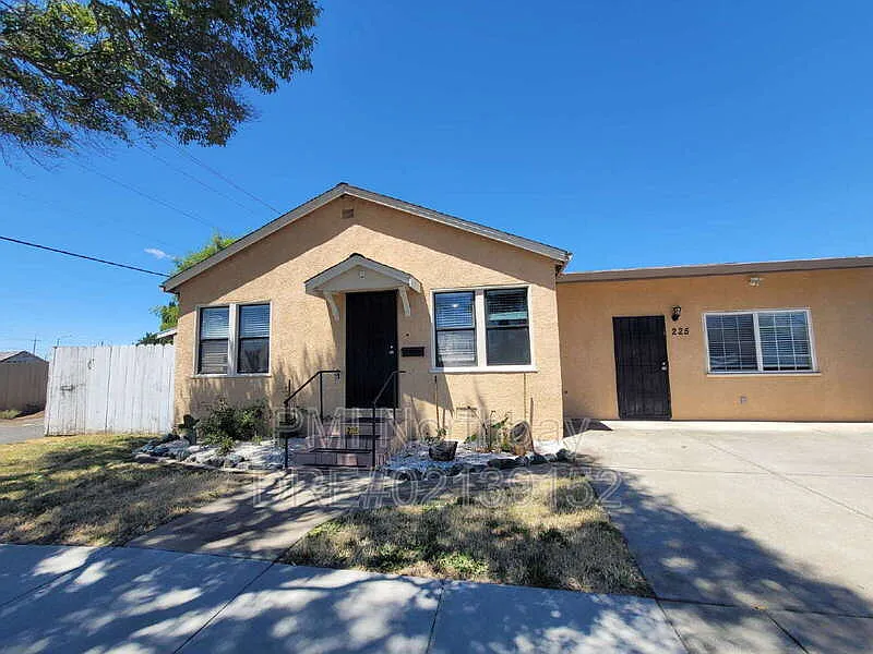 2 bed, 2.0 bath, 1076 sqft, $1,750 — Photo 2