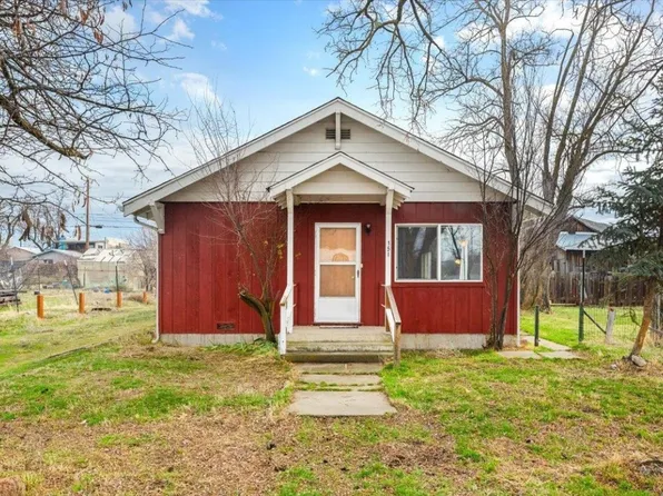 151 S 12th St, Montague, CA 96064