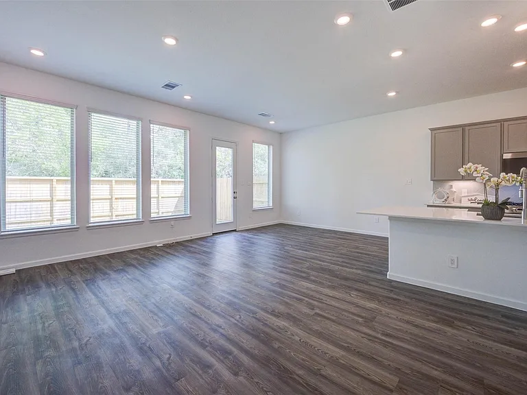 609 Royal Arch Dr — Photo 5